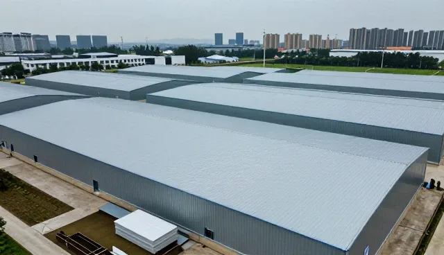 金属装饰板在不同环境下的性能表现与适用场景分析